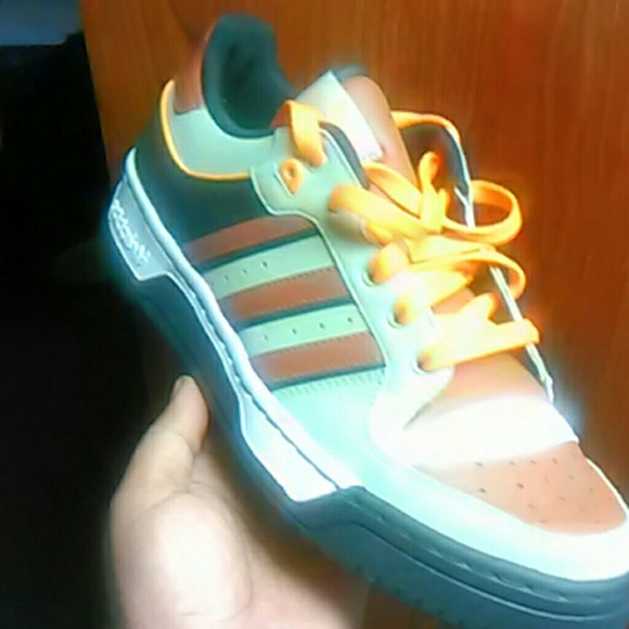Low top decades - Picture 1 of 1